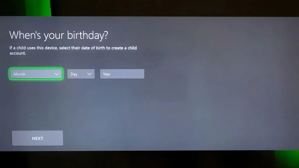 تاریخ تولد خود را برای ساخت اکانت ایکس باکس انتخاب کنید.